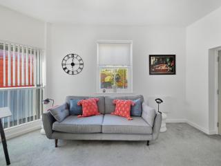 Spacious Stylish Apartment in Swindon Town Centre - 8