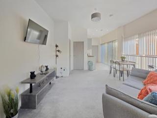 Spacious Stylish Apartment in Swindon Town Centre - 0