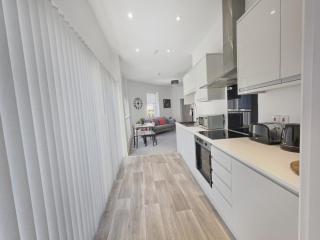 Spacious Stylish Apartment in Swindon Town Centre - 5