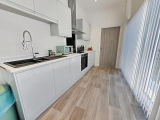 Spacious Stylish Apartment in Swindon Town Centre - 4
