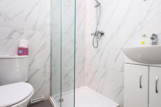 Large & Chic 4BR, 2Bath House-Parking-Sleeps 9 - 9