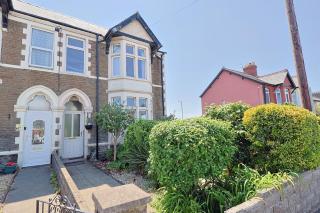 Large & Chic 4BR, 2Bath House-Parking-Sleeps 9 - 5