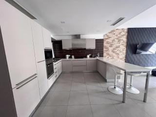 Large Luxury 2-Bed Apartment - Central St Julians - 4