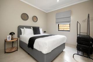 3 Bedroom Montecasino House - 4