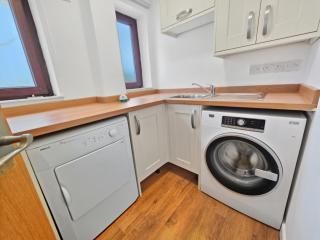 Spacious 4 Bedroom Flat, Perfect for trade teams - 7