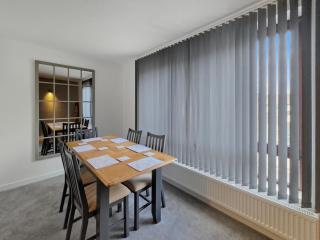 Spacious 4 Bedroom Flat, Perfect for trade teams - 4