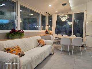 Seochon Secret Cave House - 8