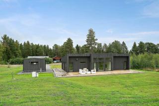 Newly Built House with Free Parking in Scenic Nature - 9