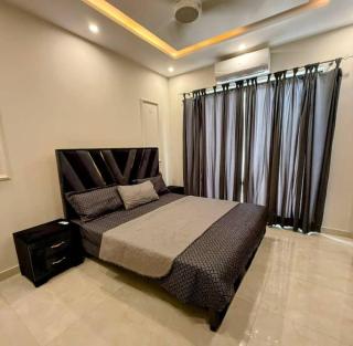 Modern Family Villa 5 Marla Ready-to-Move Bahria Lahore - 9