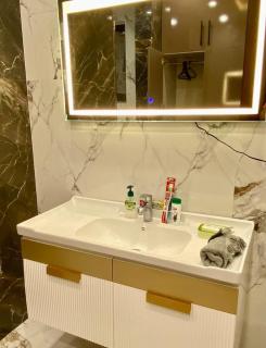 Modern Family Villa 5 Marla Ready-to-Move Bahria Lahore - 3