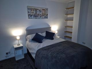 "Chez Nous" Perfect for contractors or families Sleeps 8 - 1