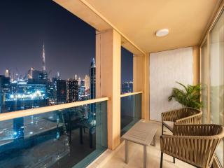 New Renovate Huge Flat w Canal & Burj Khalifa view - 7