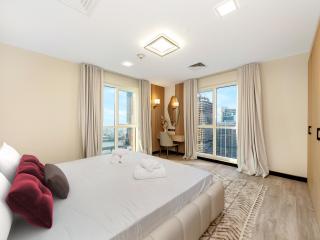 New Renovate Huge Flat w Canal & Burj Khalifa view - 4