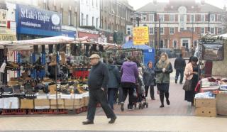 Stylish 1 Bedroom Apartment with Free Parking and Links to London & Essex - 3