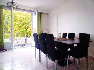 Appartement familiale face à un square arboré - 1