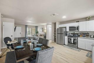 Cozy 3BR Home Family-Friendly Near Attractions - 1