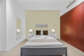 Prime Spacious 5Bedroom plus Maidroom on JBR Beach near Metro ,Walk to The Mall, Dining & Entertainment - By Sunkissed Holiday Homes - Dubai - 1