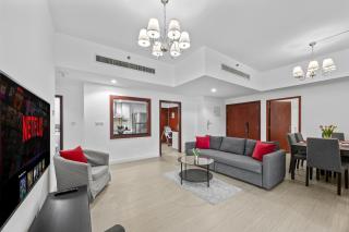 Prime Spacious 5Bedroom plus Maidroom on JBR Beach near Metro ,Walk to The Mall, Dining & Entertainment - By Sunkissed Holiday Homes - Dubai - 9