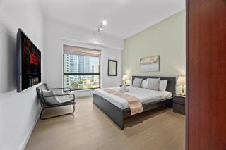 Prime Spacious 5Bedroom plus Maidroom on JBR Beach near Metro ,Walk to The Mall, Dining & Entertainment - By Sunkissed Holiday Homes - Dubai - 3