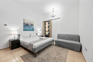 Spacious 5BR Apt with Maid's Room on JBR Beach Near Mall and Metro - By Sunkissed Holiday Homes - 2