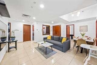 Spacious 5BR Apt with Maid's Room on JBR Beach Near Mall and Metro - By Sunkissed Holiday Homes - 9