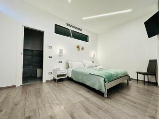 San Saba Street Apartment 52 - 9