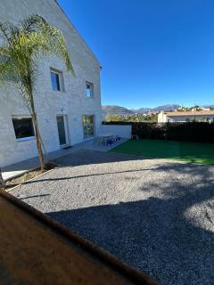 5 bedroom house, office, laundry room - 9