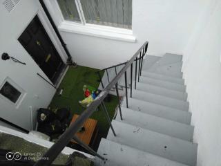 London W2 Studio apartment for three - 3