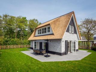 Pretty Holiday Home in De Koog Texel with Garden - 0