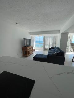 Modern Seaside Retreat, 3BR, Unbeatable Views - 9