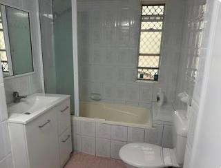 UQ 10mins walk to the door U1 - 4