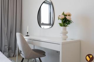 Vogue Vacation Homes, Downtown Views II with Easy Access to Dubai Mall Via a Climate Controlled Bridge, One Bedroom Apartment with Balcony and City View - 3