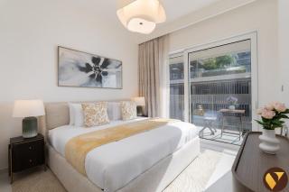 Vogue Vacation Homes, Emaar Beachfront Grand Bleu Designed by Elie Saab, near JBR and Palm Jumeirah, Two Bedroom Apartment with Balcony and Private Beach, Access to all Amenities - 7