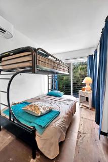 Upcycled Shipping Containers Transformed into a Glamping Home for a Unique Florida Vacation - 2