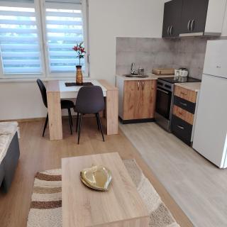 Elena Airport Apartments - 0