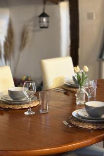 4 Bed Cottage with Hot Tub near Wyboston Lakes - 4