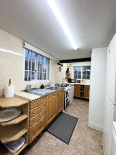 4 Bed Cottage with Hot Tub near Wyboston Lakes - 3