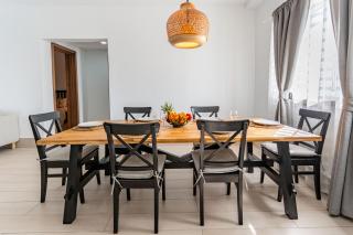 NEW UNIT WITH BEACH AND POOL ACCESS - N B301 - 7