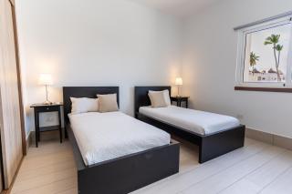 NEW UNIT WITH BEACH AND POOL ACCESS - N B301 - 3