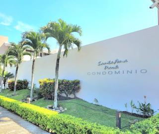 Walk to Downtown Santa Ana, Near Airport, Lush Gardens, Pool, King Bed, Security - Santa Ana - 9