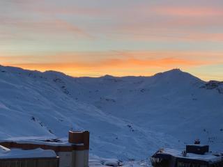 Vibrant Apartment In Heart of Val Thorens Ski In-Out with WiFi - 1