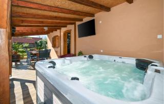 Nice Home In Kutina - 9