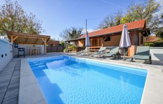 Nice Home In Kutina - 0