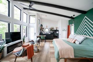 Private Lux Getaway Hot Tub Double Shower Cabana - 7