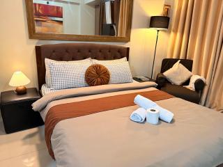 Condo in Pasay Across Airport NAIA Terminal 3 Pool View - 0