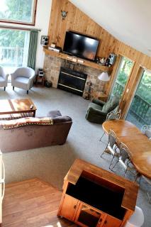 Lakefront Vacation Rental with a Deck and Hot Tub near Wisconsin Dells - 9