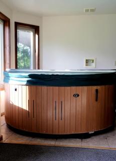 Lakefront Vacation Rental with a Deck and Hot Tub near Wisconsin Dells - 5