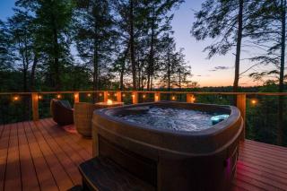 Private Lux Getaway Hot-Tub Net Loft - Birdhouse - 9