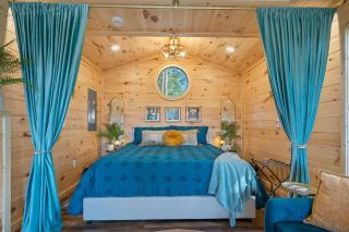 Private Lux Getaway Hot-Tub Net Loft - Birdhouse - 8