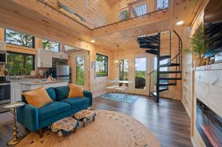 Private Lux Getaway Hot-Tub Net Loft - Birdhouse - 2